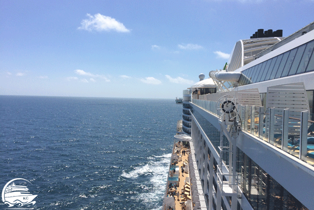 Kreuzfahrtschiff auf See Kreuzfahrtberater - Kreuzfahrt buchen