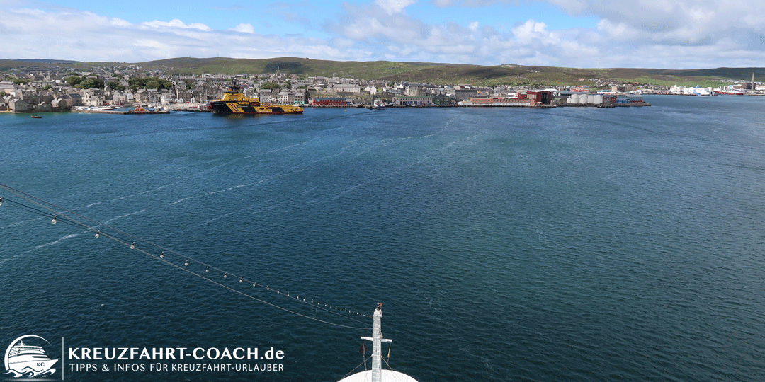 Blick von Schiff auf die Küste Kreuzfahrten