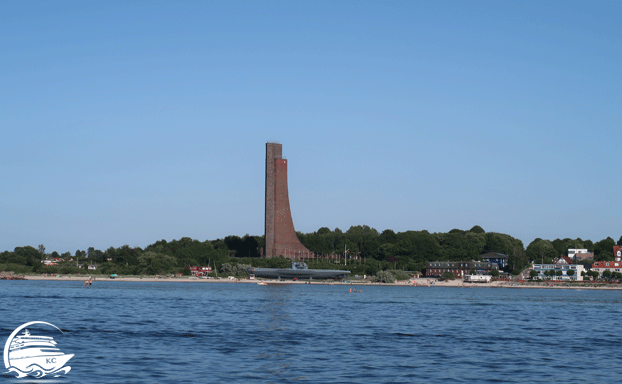 Kiel - Blick auf das Marine-Ehrenmal in Laboe Kreuzfahrten ab...