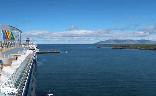 Blick von Kreuzfahrtschiff auf die Küste Kreuzfahrten AIDA