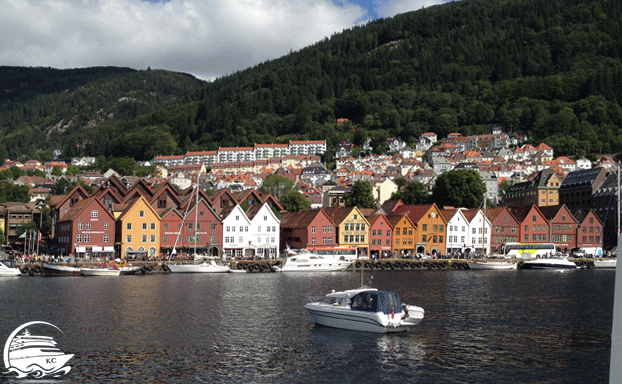 Blick auf Bryggen in Bergen Kreuzfahrten ab Warnemünde nach Norwegen / Bergen