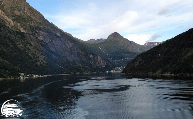Auslaufen aus Geiranger Ausflugstipps Geiranger - Auslaufen aus Geiranger