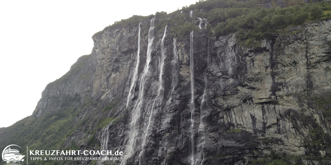 Wasserfall "Die sieben Schwestern" Ausflugstipps Geiranger - Fahrt durch den Geiranger Fjord - Wasserfall "Die sieben Schwestern"
