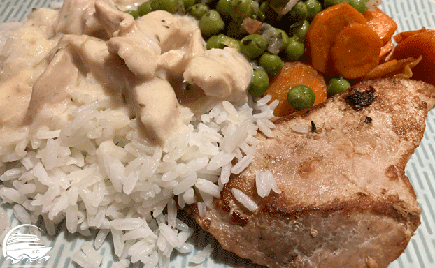 Teller mit Speisen vom Buffet AIDAnova Erfahrungen - Das Essen - Teller mit Speisen vom Buffet