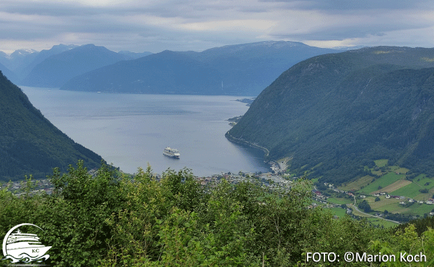 Blick vom Aussichtspunkt Svingen Ausflugstipps Vik - Blick vom Aussichtspunkt Svingen