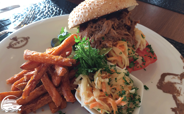 Pulled Pork Burger AIDAperla Reisebericht 2017 - Buffalo Steak House - Pulled Pork Burger