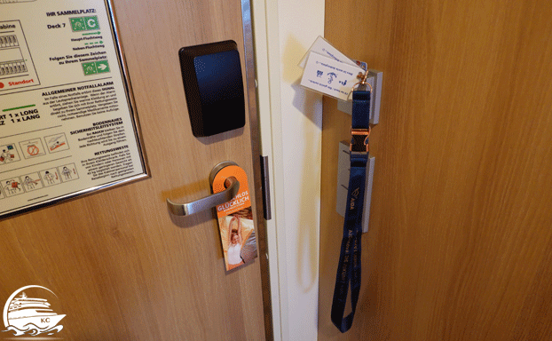 Bordkarte als Hauptschalter auf der Kabine Bordkarte als Hauptschalter