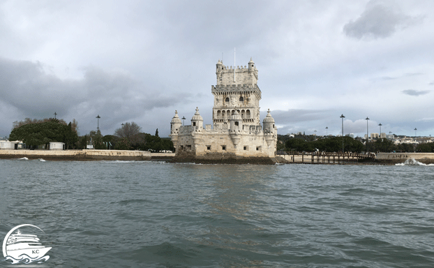Torre de Belém vom Wasser aus Ausflugstipps Lissabon - Torre de Belém vom Wasser aus