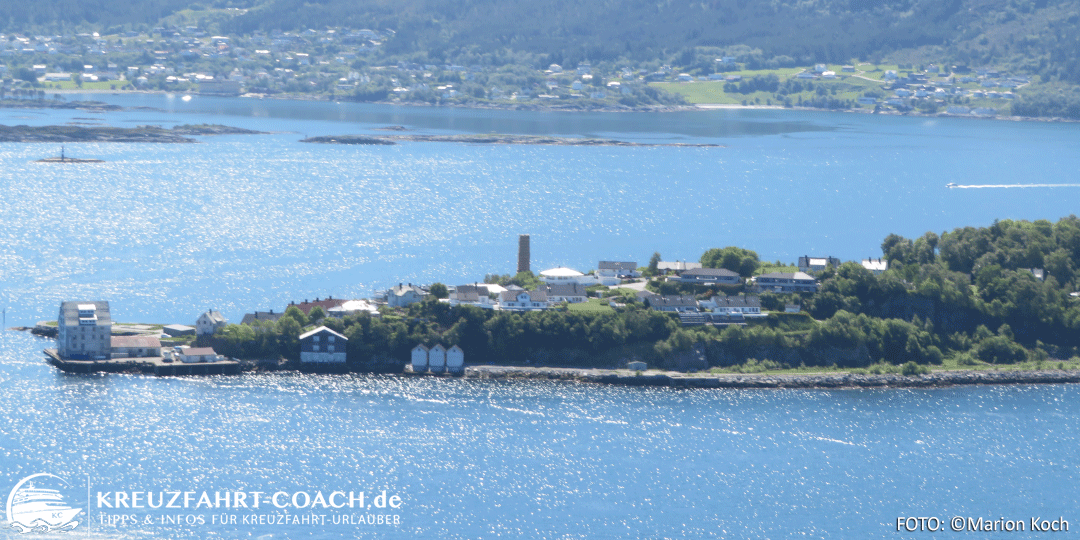 Landzunge mit Holzturm Ausflugstipps Ålesund - Landzunge mit Holzturm