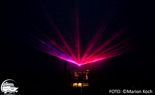 Lasershow auf dem Pooldeck Lasershow auf dem Pooldeck