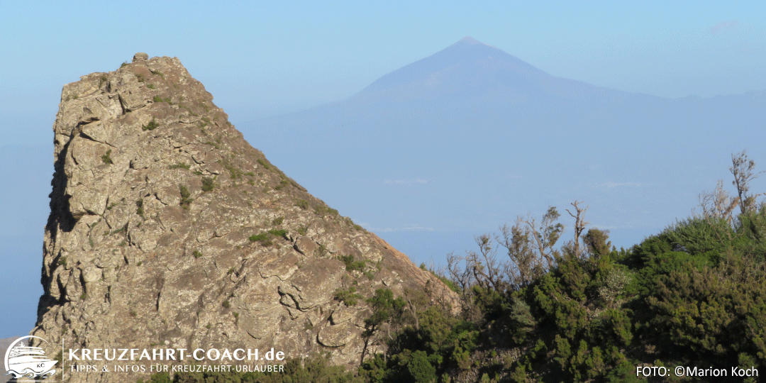 Roque de Agando mit dem Teide im Hintergrund Ausflugstipps La Gomera - Roque de Agando mit dem Teide im Hintergrund