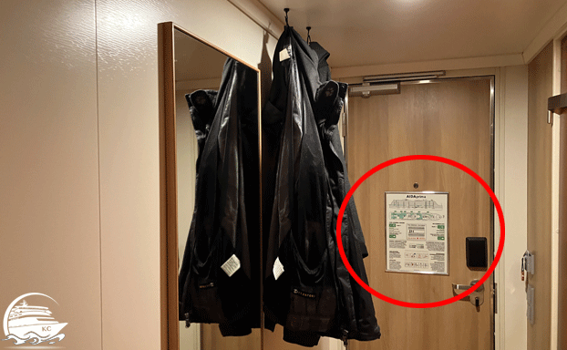 Evakuierungsplan an der Kabinentür AIDA Kabinen Ausstattung - Evakuierungsplan an der Kabinentür