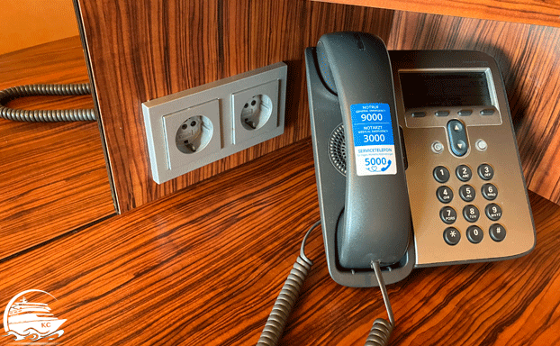 Steckdosen am Schreibtisch OHNE USB AIDA Kabinen Ausstattung - Steckdosen am Schreibtisch OHNE USB