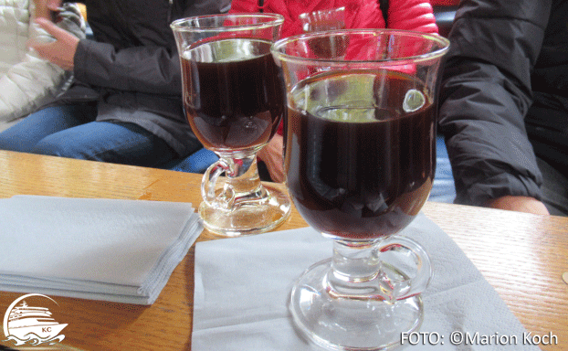 Schwarzer Balsam als Heißgetränk mit Johannesbeersaft Ausflugstipps Riga - Schwarzer Balsam als Heißgetränk mit Johannesbeersaft