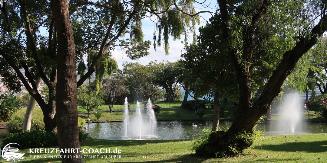 Blick auf den Teich mit Springbrunnen im Santa Catarina Park Madeira Sehenswürdigkeiten - Funchal - Blick auf den Teich mit Springbrunnen im Santa Catarina Park