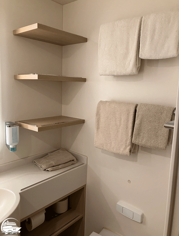 AIDA Einzelkabine 9170 AIDAnova - Bad - Ablage AIDA Einzelkabine - Ablage und Handtücher