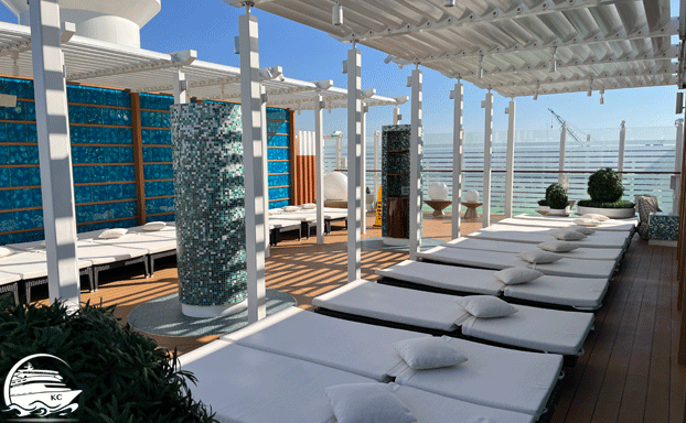 Aussenbereich mit Liegen in der AIDA Lounge auf AIDAnova AIDA Lounge auf AIDAnova - Aussenbereich mit Liegen