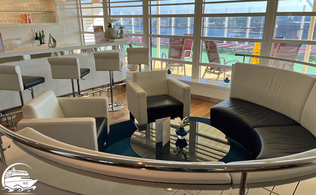 Bar und Sitzecke in der AIDA Lounge auf AIDAnova AIDA Lounge auf AIDAnova - Bar und Sitzecke