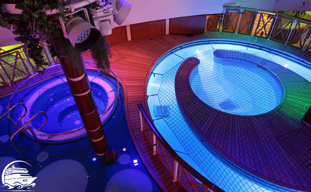 Four Elements auf AIDAnova - Poollandschaft Four Elements auf AIDAnova - Poollandschaft