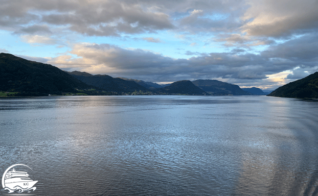 Ausflugstipps Olden - Fahrt durch den Fjord