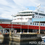 Bildnachweis 121 Hurtigruten Schiff Nordnorge im Hafen.