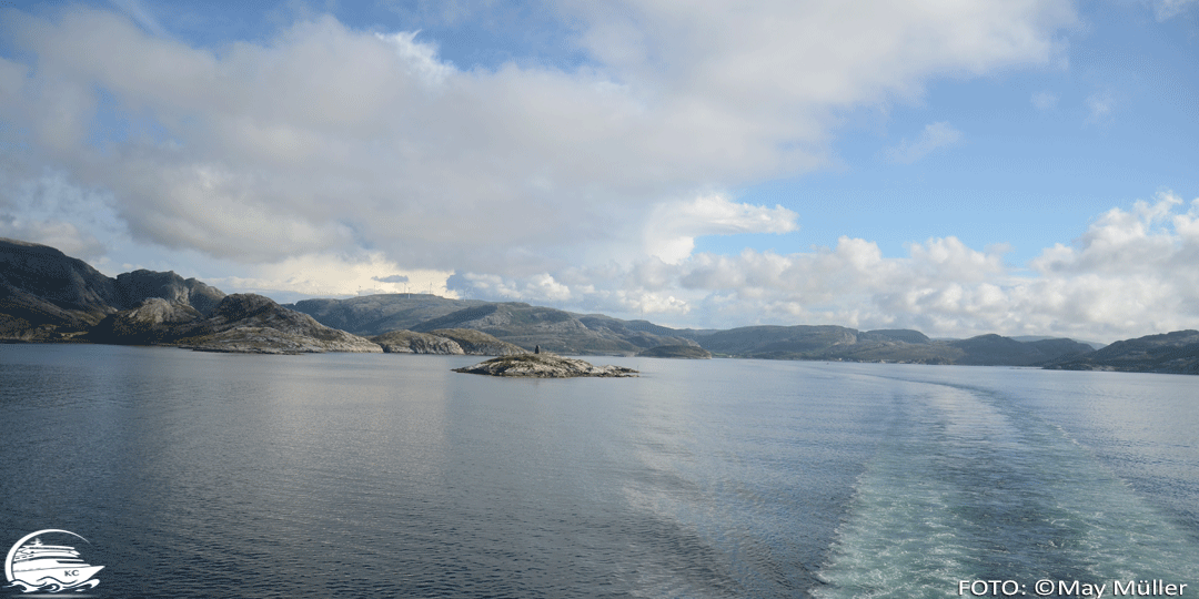 Unterwegs in Norwegen mit Hurtigruten. Fjordlandschaft in Norwegen