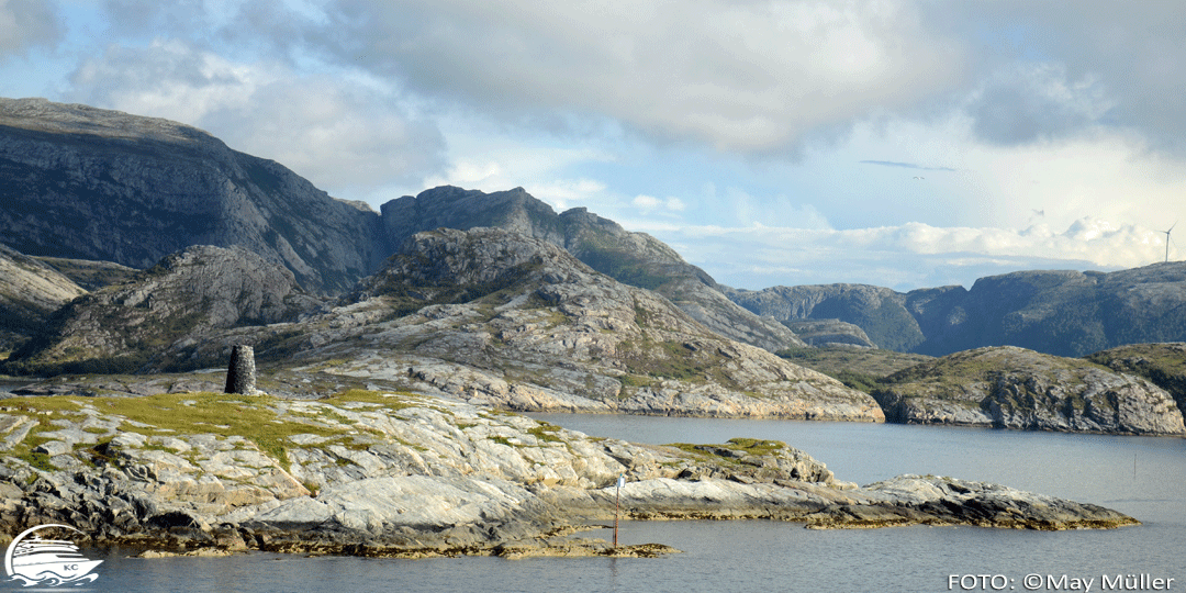 Mit Hurtigruten unterwegs in Norwegen Fjordlandschaft in Norwegen