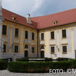 Bildnachweis 82 CR monika gask innenhof stift 512px