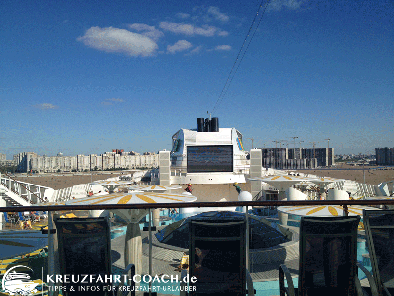 AIDAmar in St. Petersburg Es sind keine Abgase zu erkennen.