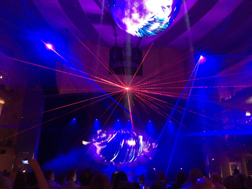 AIDAperla Lasershow im Theatrium Laser- und Lichtshow im Theatrium auf AIDAperla.