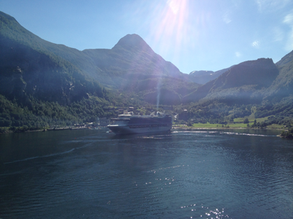1 Jahr Kreuzfahrt-Coach.de! 1 Kreuzfahrtschiff im Geiranger Fjord