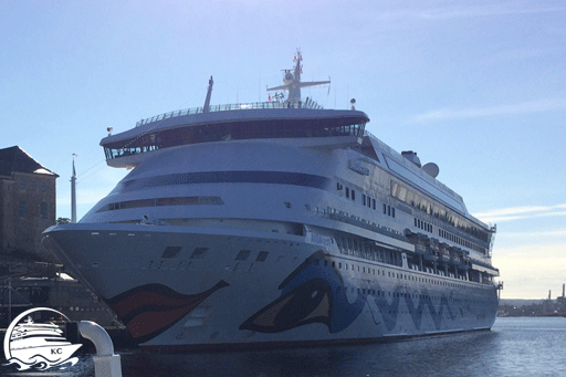 AIDAaura im Hafen Kreuzfahrten ab Bremerhaven mit AIDAaura