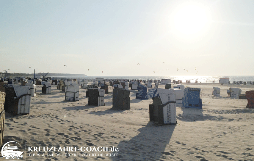 Warnemünde auf eigene Faust - Der Strand Blick auf den Strand von Warnemünde