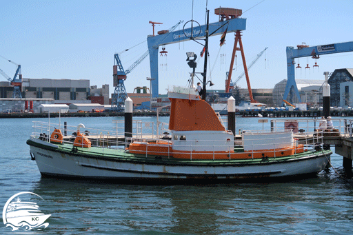 Museumsbrücke Kiel Bilck auf das Museumsschiff "Hindenburg" an der Museumsbrücke Kiel